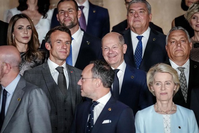 El presidente francés, Emmanuel Macron, el canciller alemán, Olaf Scholz, el primer ministro húngaro, Viktor Orbán, y la presidenta de la Comisión Europea, Urusula Von der Leyen