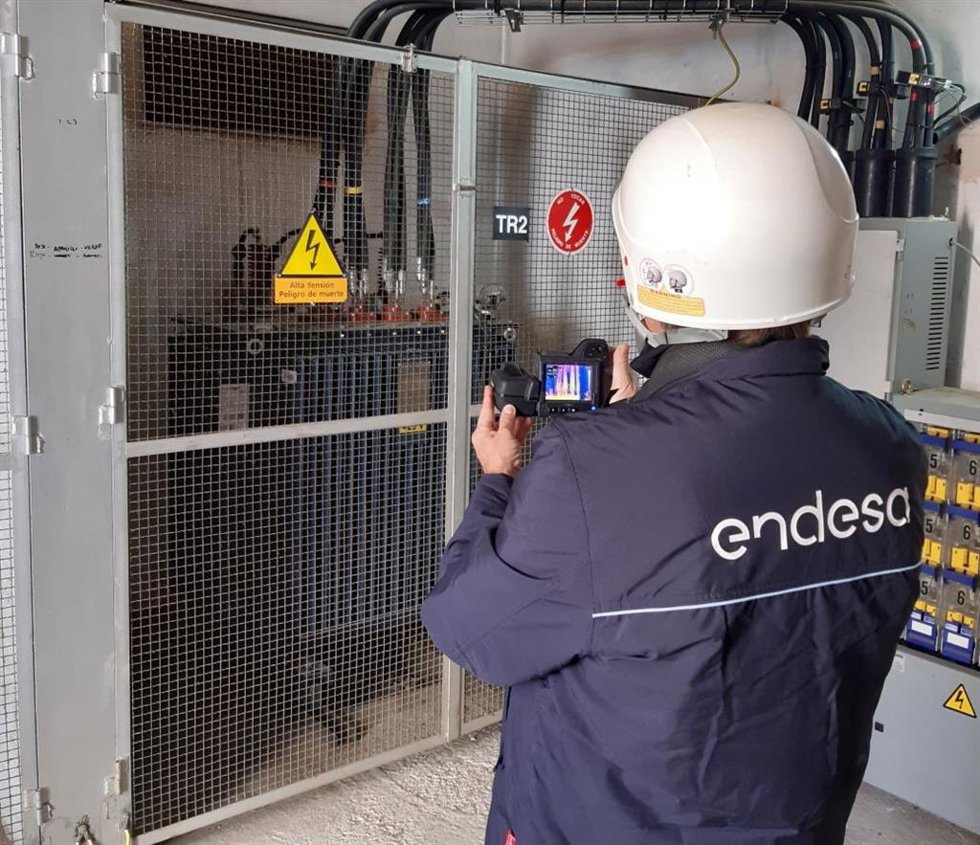 Endesa renueva y moderniza el parque de transformadores de la red de distribución de Mallorca