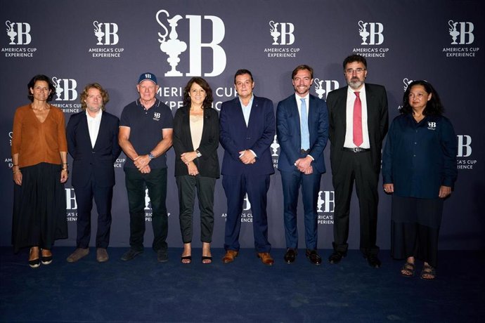 (I-D) Marta Domnech, David Escuder, Grant Dalton, Anna Erra, Víctor Francos, Jaume Sabater, Lluís Salvadó Y Aurora Cat.