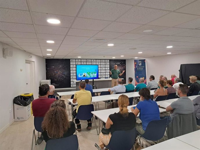 Clubes y entidades náuticas de Málaga reciben formación en autoprotección ante alertas por maremotos