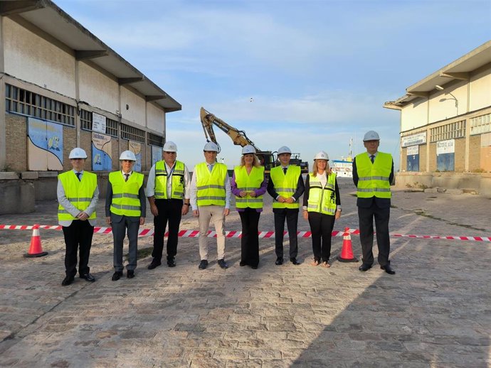 El Puerto inicia la última fase de demolición de las antiguas naves en el Muelle de Levante.