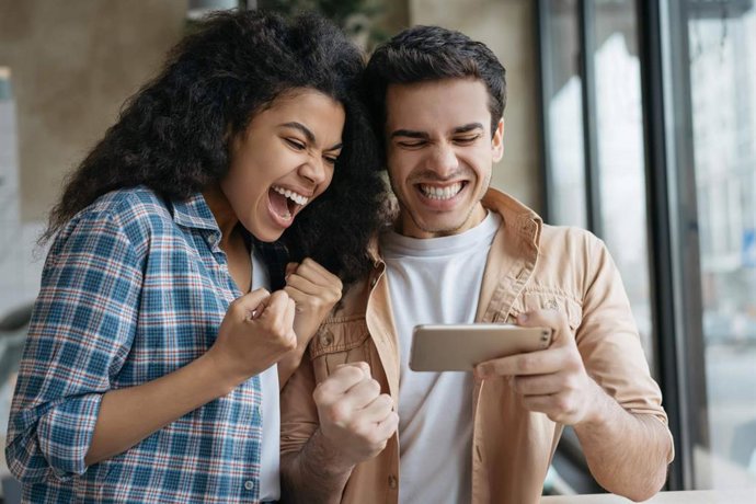 Comprar Lotería de Navidad fácil y rápido con ElSieteDeOros - Shutterstock