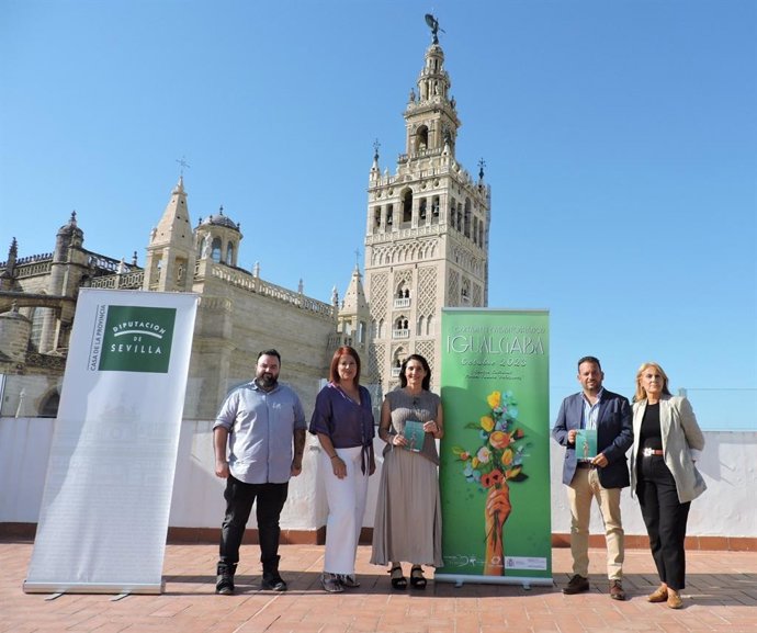 El alcalde de La Algaba, en la presentación del primer certamen cinematográfico 'Igualgaba', en la terraza de La Casa de la Provincia.