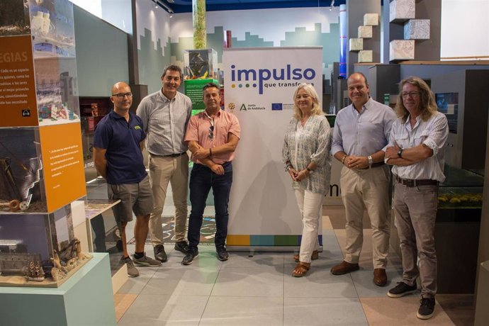 La delegada del Gobierno de la Junta de Andalucía en Cádiz, Mercedes Colombo, visita el centro de visitantes del Parque Natural Bahía de Cádiz que estrena mejoras de climatización y accesos