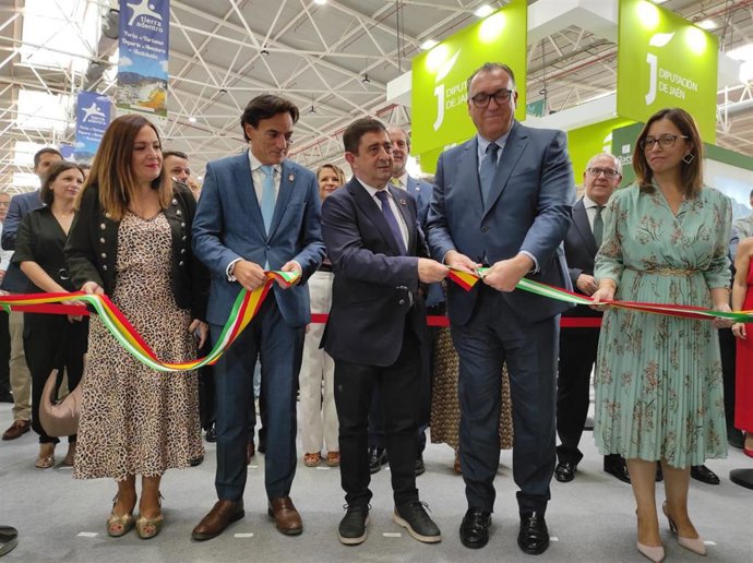 Bernal durante la inauguración de Tierra Adentro