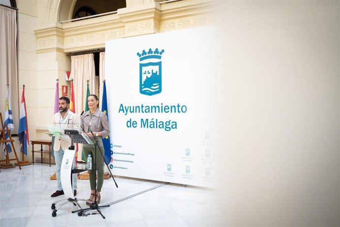 Los concejales Jacobo Florido y Elisa Pérez de Siles en rueda de prensa