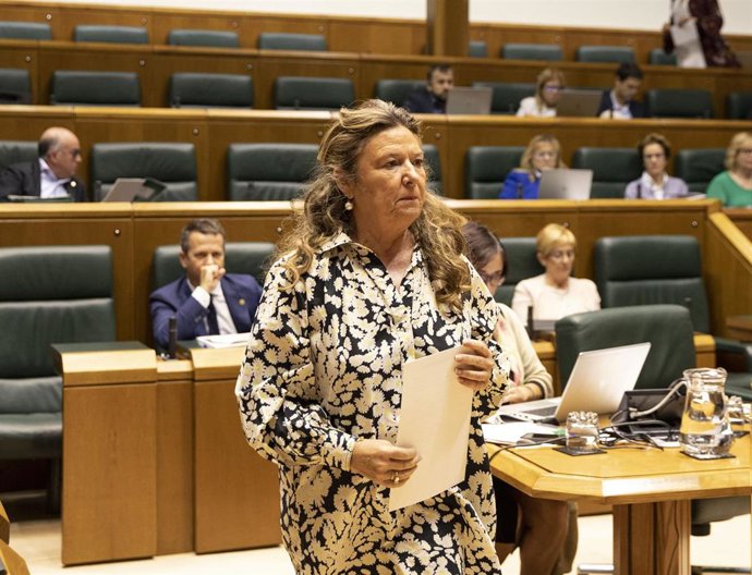 Archivo - La consejera de Salud, Gotzone Sagardui