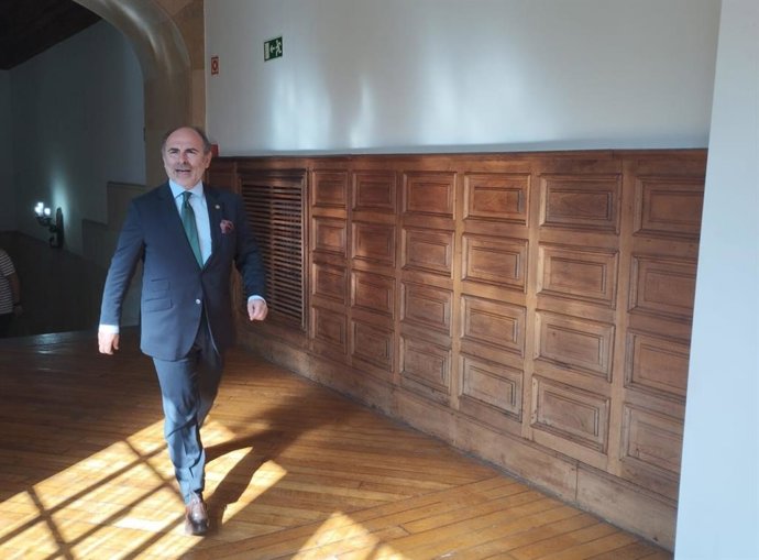 El rector de la Universidad de Oviedo, Ignacio Villaverde.