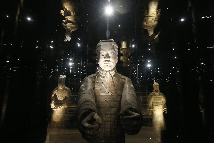 Archivo - Varias obras durante la inauguración de la exposición 'El legado de las dinastías Qin y Han, China. Los guerreros de Xi'an' en el Museo Arqueológico de Alicante (MARQ).