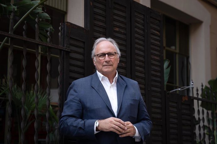 Archivo - El diputado en el Congreso y abogado, Juan José Aizcorbe, posa para Europa Press tras una entrevista, a 4 de julio de 2023, en Barcelona, Catalunya (España).