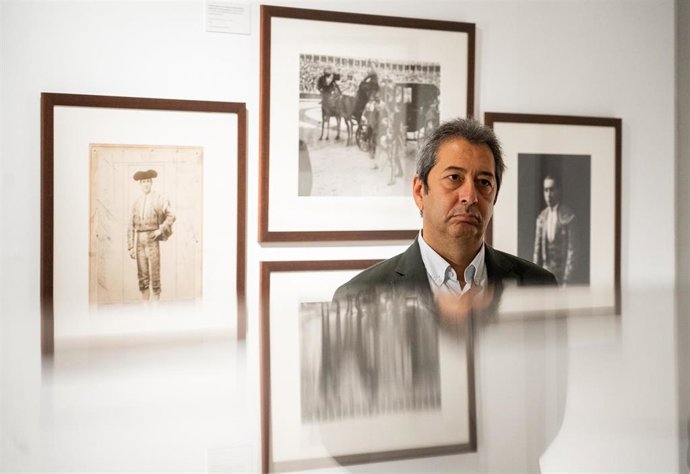 El vicepresidente y conseller de Cultura, Vicente Barrera, acude a la inauguración de la exposición 'La memoria taurina. El Tiempo de González Marti 1877-1972', organizada por el Ministerio de Cultura y Deporte