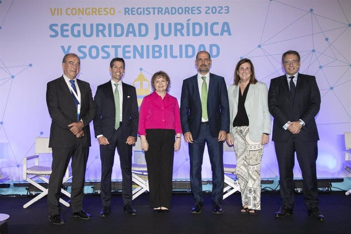 De izquierda a derecha: Juan Ignacio Ruiz, Ignacio González, María Emilia Adán, Fernando Fraile, María José García Beato e Ignacio Lezaun.