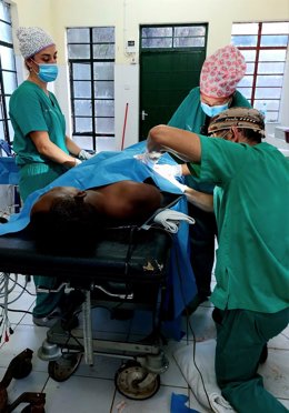 Una anestesista del Hospital de Antequera participa en un proyecto de cooperación internacional en Tanzania