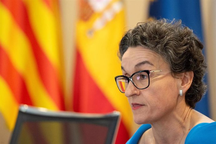 La presidenta de la Autoridad Portuaria de Valencia (APV), Mar Chao, durante una rueda de prensa tras la reunión del Consejo de Administración de la Autoridad Portuaria de Valencia en el Edificio del Reloj