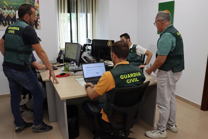 La Guardia Civil durante una investigación.