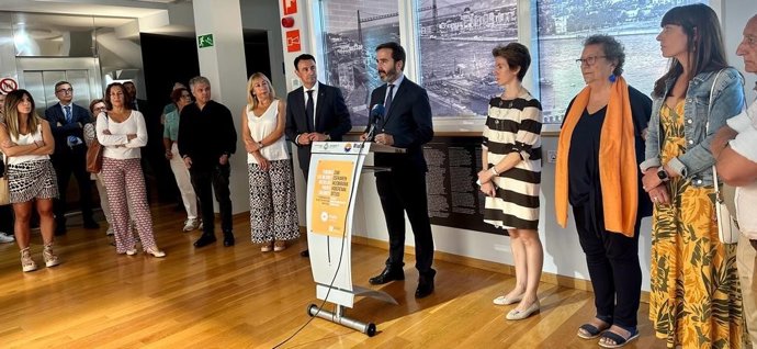 El consejero de Turismo, Comercio y Consumo, Javier Hurtado, y el alcalde de Portugalete, Mikel Torres, en el acto de reinauguración del Museo de la Industria Rialia.