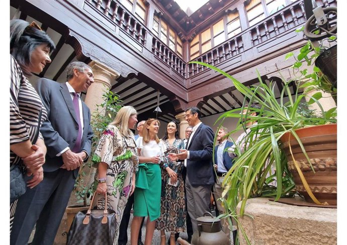 El vicepresidente segundo del Ejecutivo regional, José Manuel Caballero, ha inaugurado la décima edición de la Ruta de los Patios de Villanueva de los Infantes.