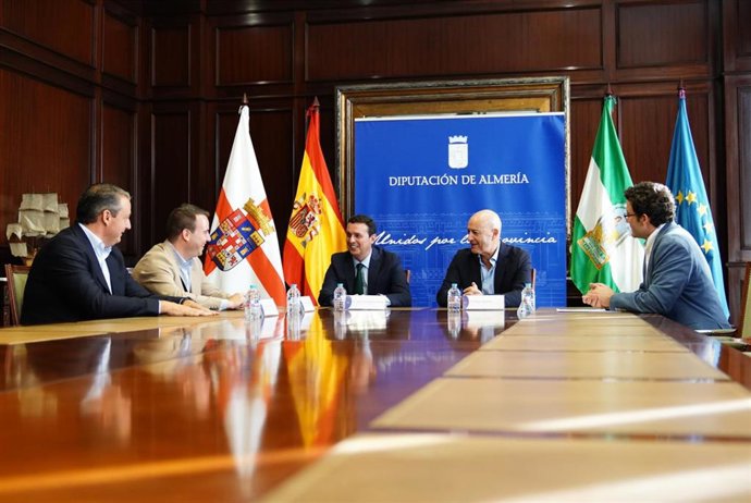 Reunión en la Diputación Provincial con la Fundación Bahía Almeriport