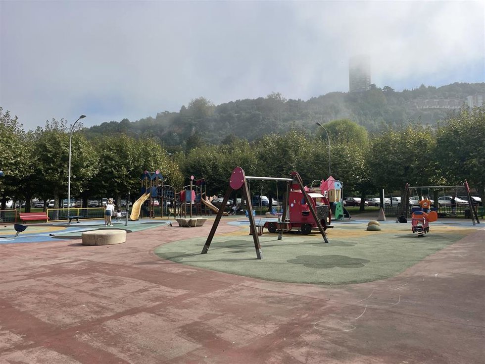 Parque infantil en la la Alameda Manuel Llano de Laredo