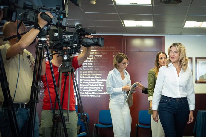 La líder de Sumar, vicepresidenta y ministra de Trabajo y Economía Social en funciones, Yolanda Díaz (d), tras una reunión con el presidente de Pimec, Antoni Cañete, a 6 de octubre de 2023, en Barcelona, Catalunya (España). 