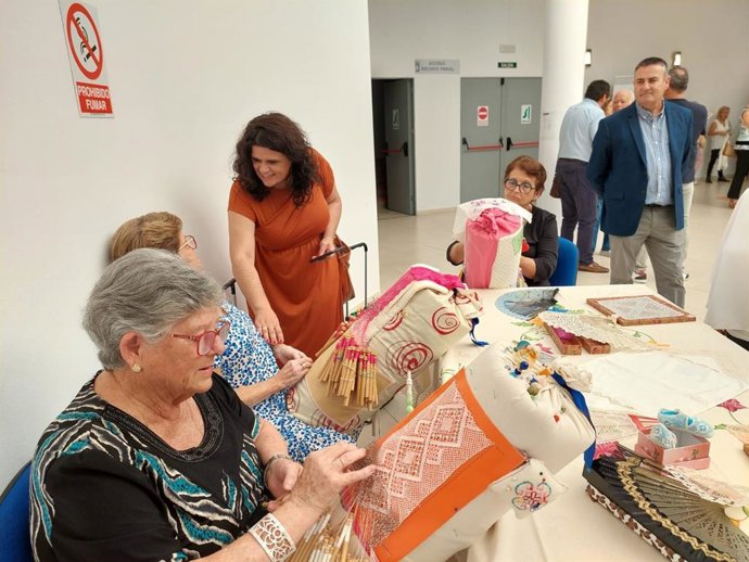 La Directora General De Personas Mayores, Dolores Barragán, En El Acto De Conmemoración Del Día Internacional De Las Personas Mayores Celebrado En Níjar (Almería).