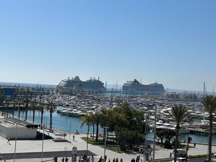 Cruceros en el Puerto de Alicante.