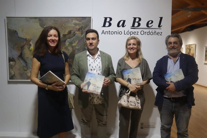 Angeles Ballesteros, Christopher Rivas, Auxiliadora López y Daniel Bilbao en la inauguración de la muestra.
