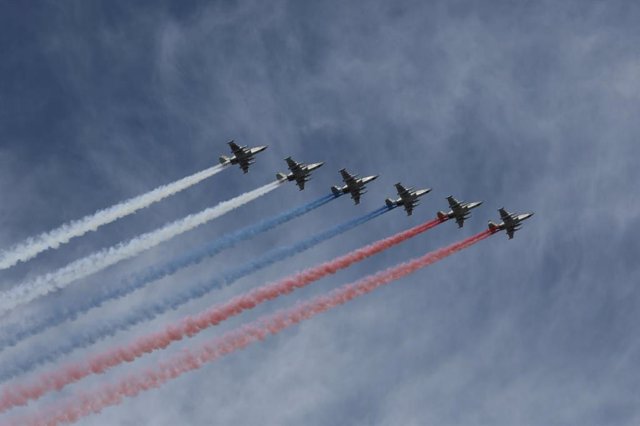 Archivo - Desfile de aviones de combate rusos sobre Moscú 