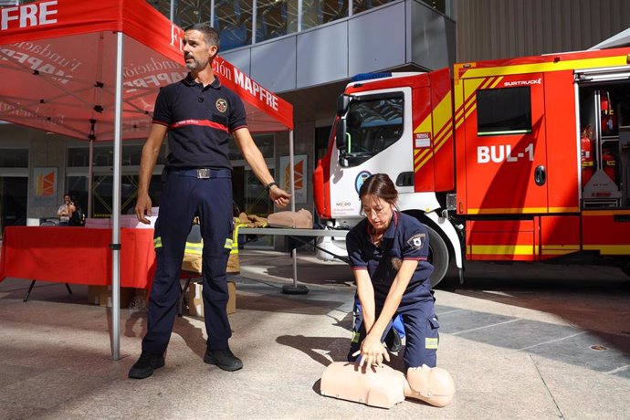 Bomberos de Sevilla participan en la Semana de la Prevención de Incendios