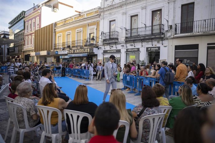 Imagen de la celebración 'Huelva en blanco y azul. La noche del comercio'.