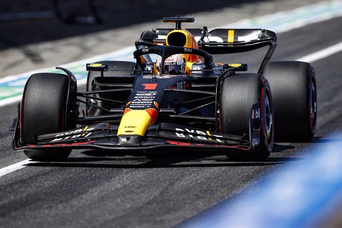 01 VERSTAPPEN Max (nld), Red Bull Racing RB19, action during the 2023 Formula 1 Lenovo Japanese Grand Prix, 16th round of the 2023 Formula One World Championship from September 22 to 24, 2023 on the Suzuka International Racing Course, in Suzuka - Photo 