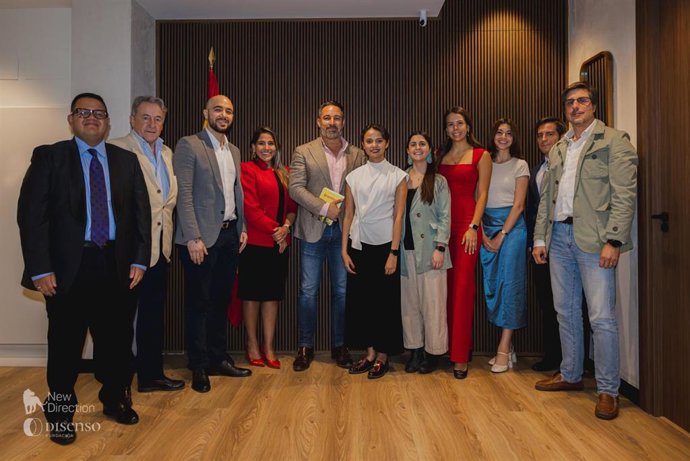 El presidente de Vox se reúne con la tercera promoción del programa Jóvenes Líderes de la Iberosfera.