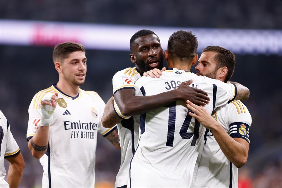 El delantero del Real Madrid Joselu Mato celebra un gol ante la UD Las Palmas. 