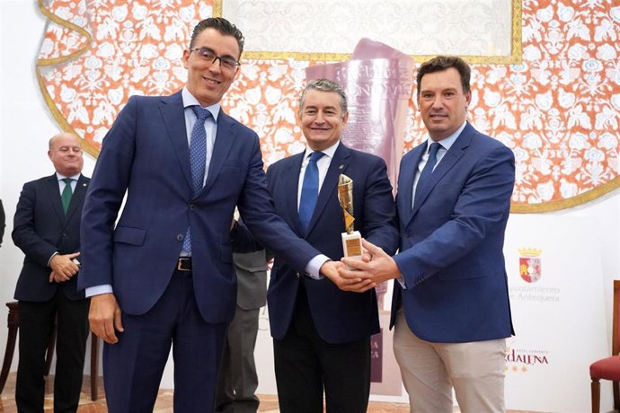 Telefónica y Puerto de Huelva reciben el Premio a la Cooperación Público-Privada por la puesta en marcha de la Lonja de la Innovación en los XXI Edicion Premios Andalucía Económica.