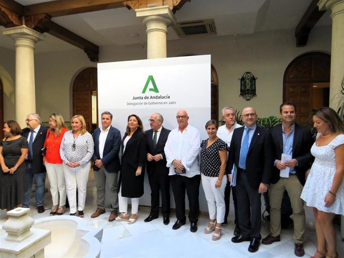 Representantes del sector del olivar en la presentación del aforo.