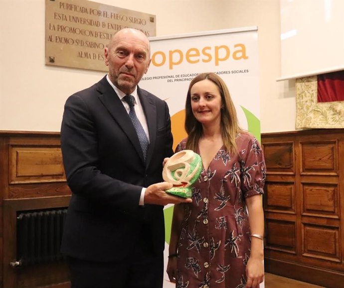 Juan Cofiño, a la izquierda