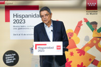 Ramírez homenajea a los escritores perseguidos en un pregón de la Hispanidad que defiende el español "de ida y vuelta"