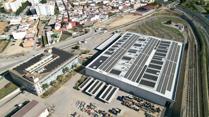 Placas solares fotovoltaicas instaladas en Metro de Sevilla.