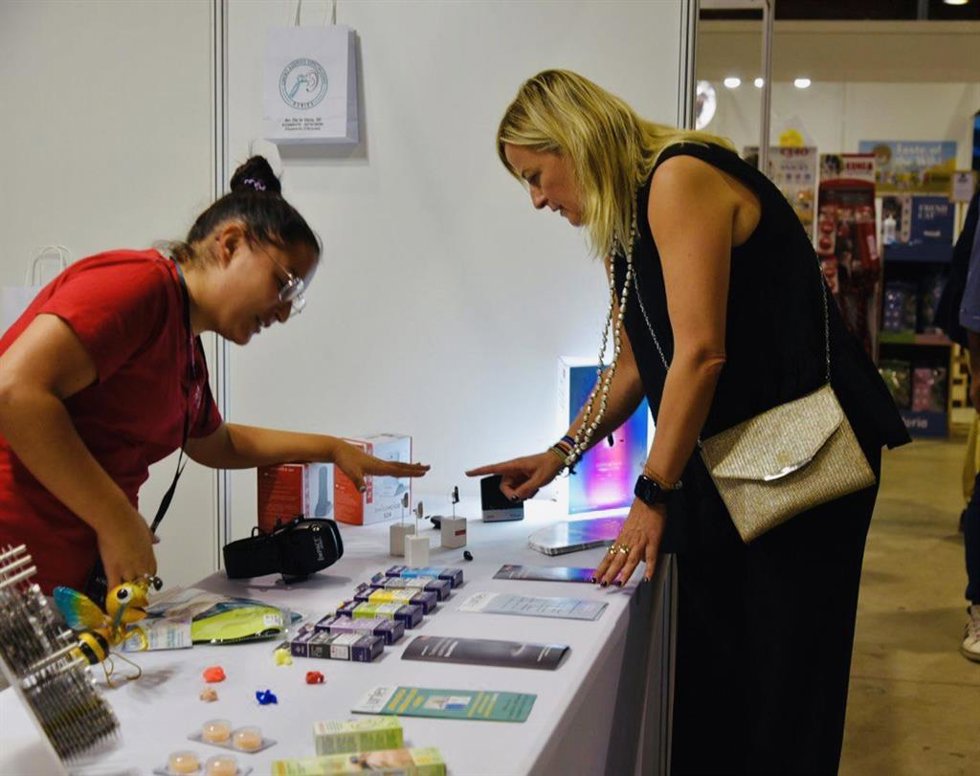 La presidenta de la Asamblea de Extremadura, Blanca Martín, en la II Feria de Muestras y Stock de Plasencia