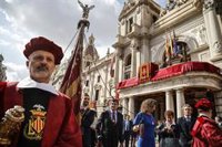 El Ayuntamiento de València exhibe la Real Senyera en la víspera del 9 d'Octubre
