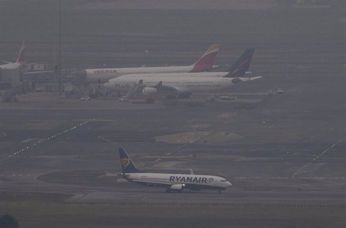 Desviados A Asturias, Madrid Y Zaragoza Cuatro Vuelos Por La Niebla En ...