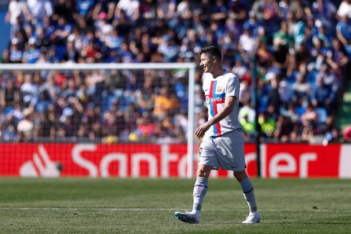 Archivo - Robert Lewandowski of FC Barcelona looks on during the spanish league, La Liga Santander, football match played between Getafe CF and FC Barcelona at Coliseum Alfonso Perez stadium on April 16, 2023, in Madrid, Spain.