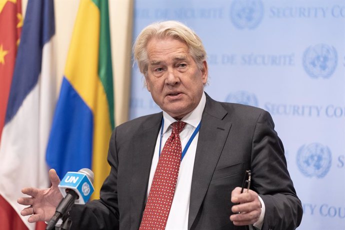 Archivo - November 28, 2022, New York, New York, United States: Tor Wennesland, UN Special Coordinator for the Middle East Peace Process speaks to press at Security Council stakeout at UN Headquarters