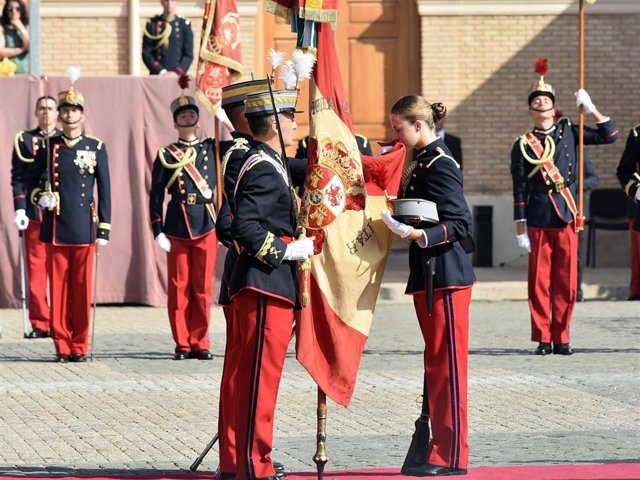 La Princesa Leonor jura bandera en la Academia Militar de Zaragoza