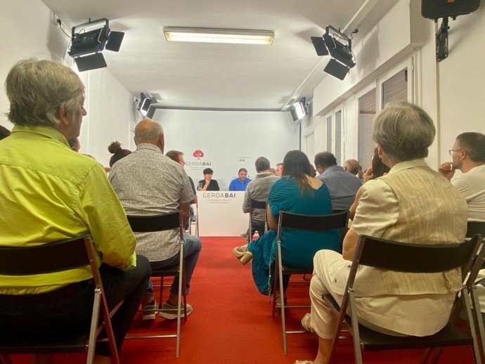 Imagen de la sesión de trabajo con cargos públicos de Geroa Bai.