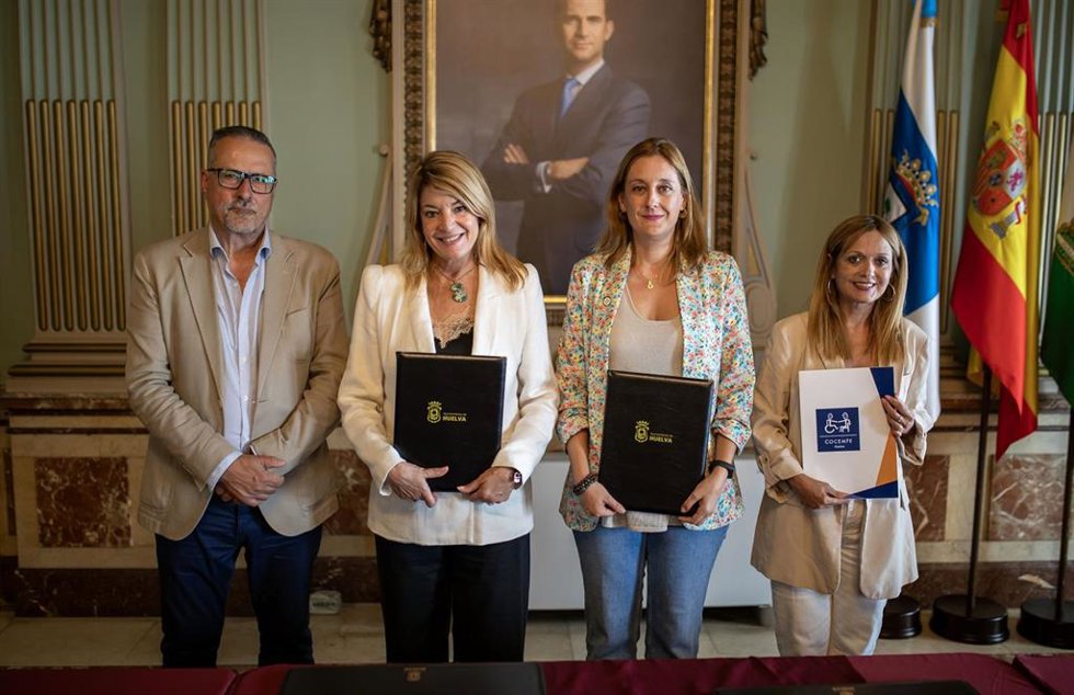 Nota De Prensa Y Fotografías: Firma Convenio Cocemfe