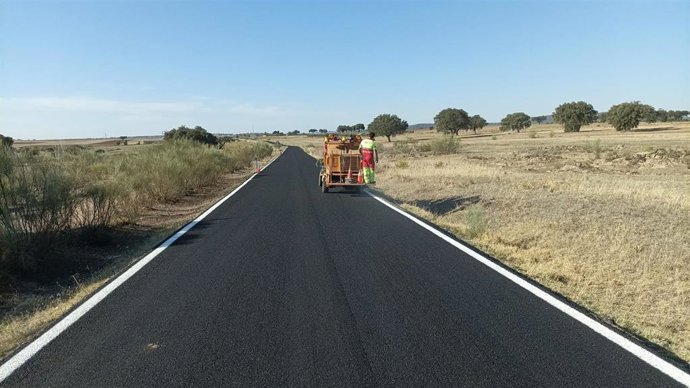 Mejora del firme de la carretera A-3279 de Hinojosa del Duque a Valsequillo.