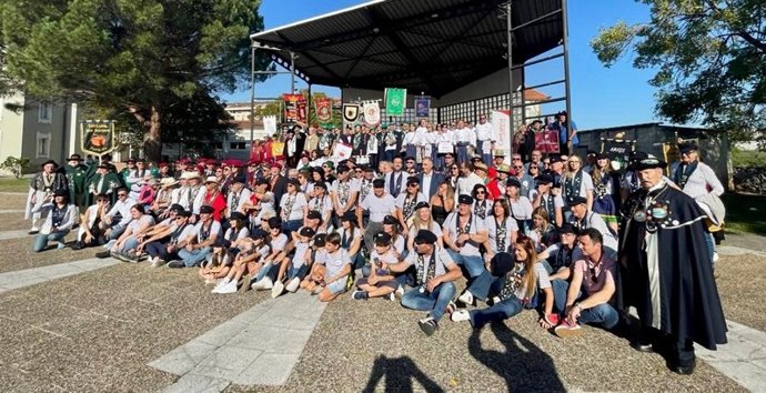 Media participa en el nuevo capítulo de la Cofradía del Bonito del Norte de Colindres