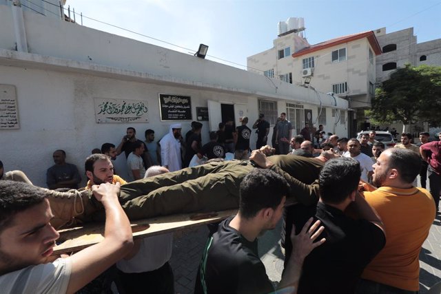 October 7, 2023, Gaza city, Gaza Strip, Palestinian Territory: Palestinians transport the bodies who were killed during clahshes with Israeli soldiers, to the Shifa Medical Complex  in Gaza city on October  7, 2023. Barrages of rockets were fired at Israe