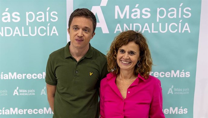 Íñigo Errejón y Esperanza Gómez, líder de Más País y de Más País Andalucía, respectivamente, este sábado en la asamblea celebrada en Córdoba.